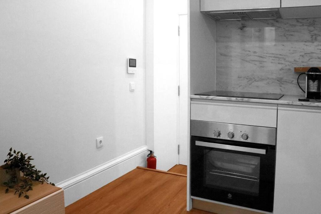 Loving Apartment By The River Порту Экстерьер фото